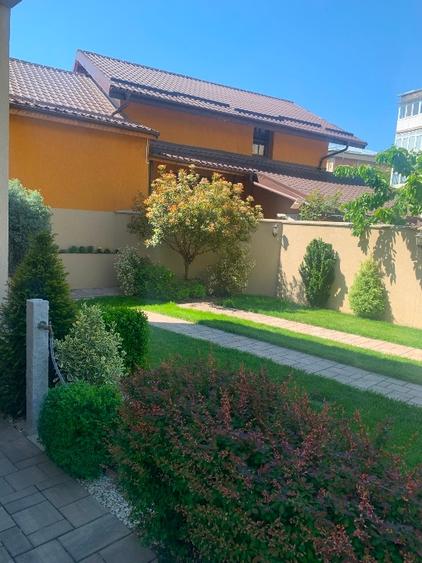 Casă individuală cu 5 camere cu Teren 176 Mp în Sărari