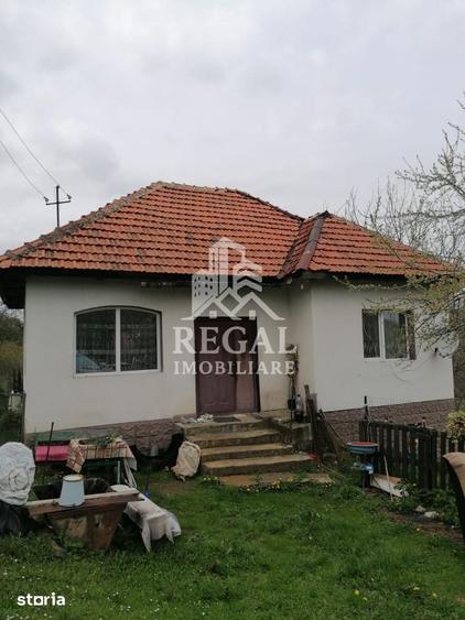 Casă cu 2 camere cu Teren 17600 Mp în Lelese