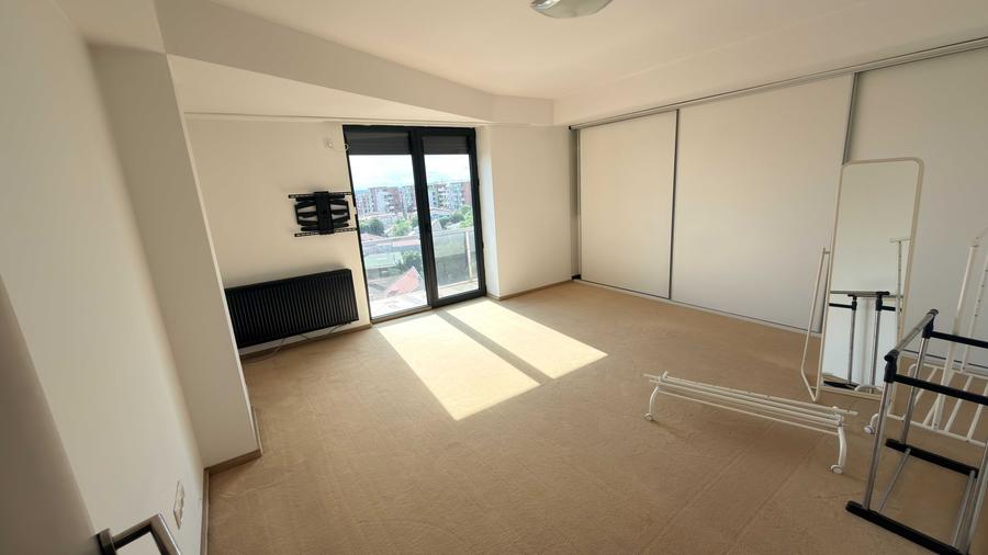 Apartament cu 4 camere decomandat în Ultracentral