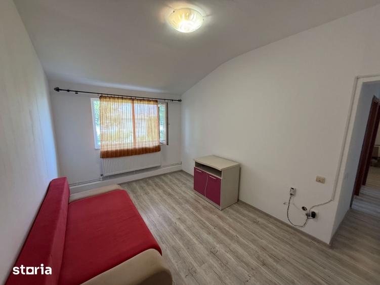 Apartament cu 3 camere semidecomandat, mobilat în Km 4