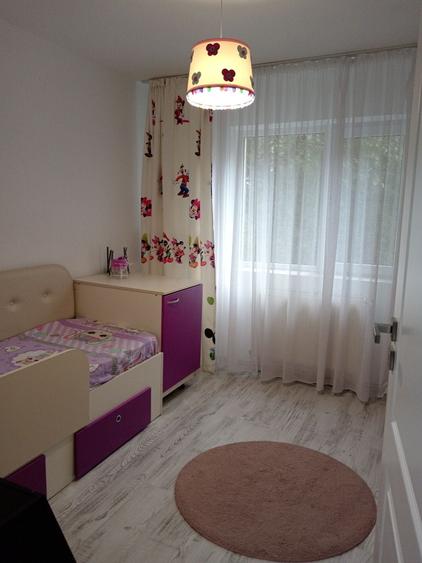 Apartament cu 3 camere decomandat în Micro 4