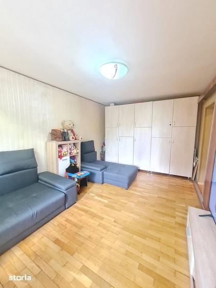 Apartament cu 3 camere decomandat în Rahova