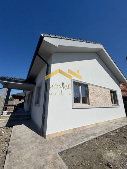 Casă individuală cu 4 camere cu Canalizare în Utvin