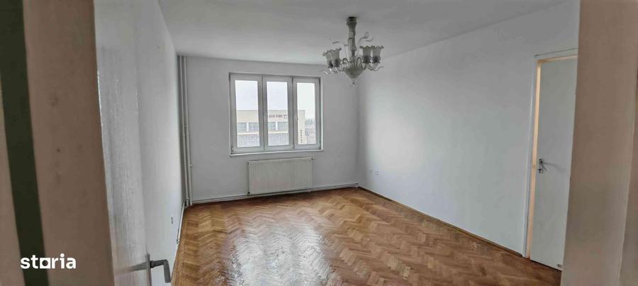 Apartament cu 3 camere decomandat în Calea București
