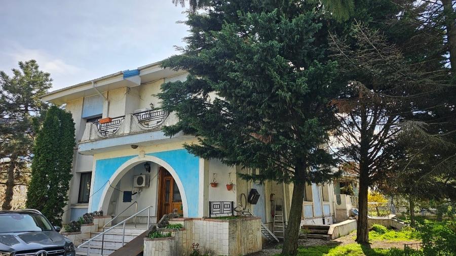 Casă individuală cu 5 camere cu Canalizare în Blejoi