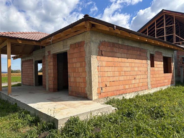 Duplex cu 3 camere cu Teren 500 Mp în Stupini