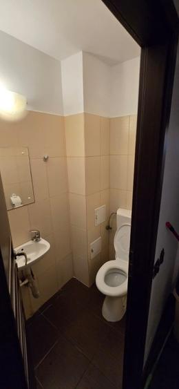 Apartament cu 3 camere decomandat, mobilat în Far