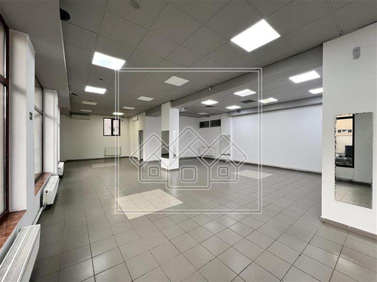 Spațiu comercial, de 177 mp, în Ștrand