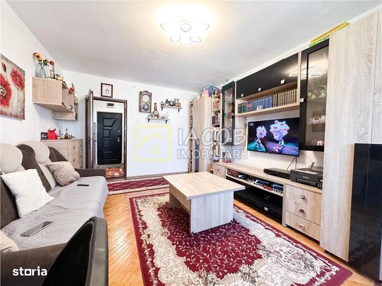 Apartament cu 2 camere decomandat în Cornișa