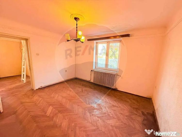 Casă cu 4 camere cu Teren 318 Mp în Gorjului