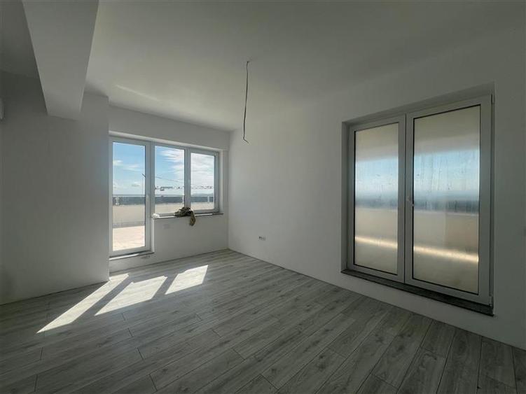 Penthouse cu 4 camere decomandat în Galata