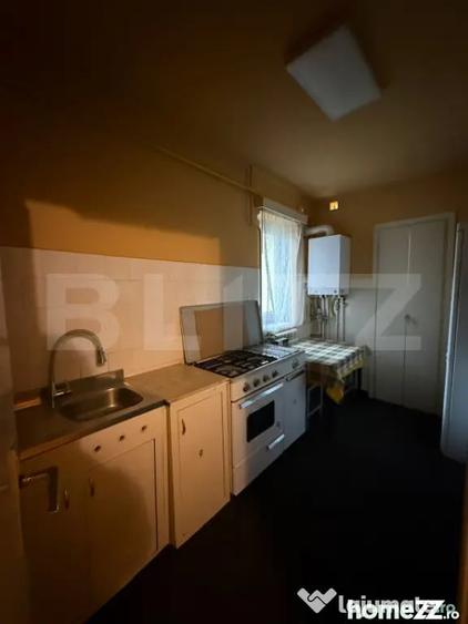 Apartament cu 3 camere semidecomandat în Est