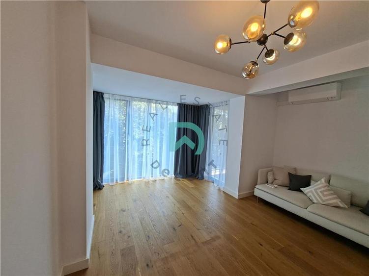 Apartament cu 3 camere decomandat în Drumul Poienii