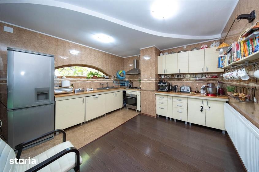 Casă cu 9 camere cu Teren 500 Mp în Nord