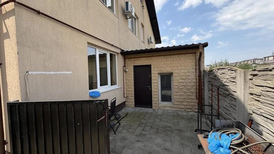 Casă cu 5 camere cu Teren 172 Mp în Roșu