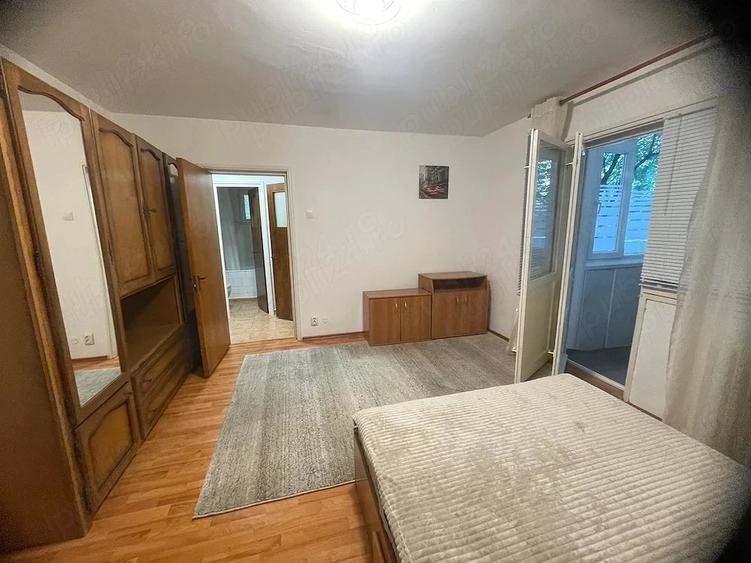 Garsonieră decomandată în Titan