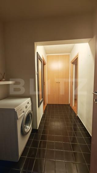 Apartament cu 3 camere semidecomandat, mobilat în Cantemir