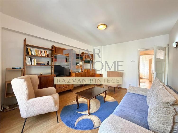 Apartament cu 3 camere decomandat, mobilat în Ultracentral