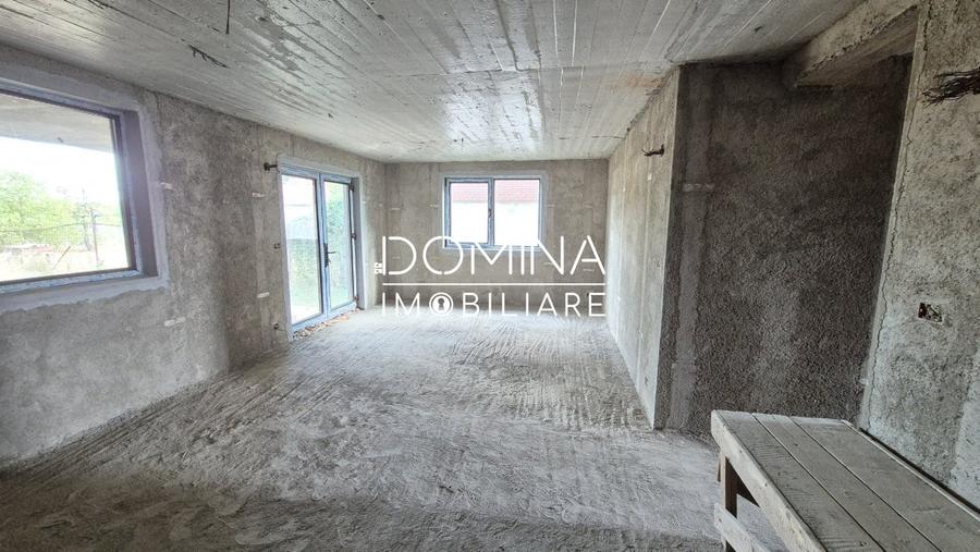Casă individuală cu 5 camere cu Teren 4334 Mp în Runcu