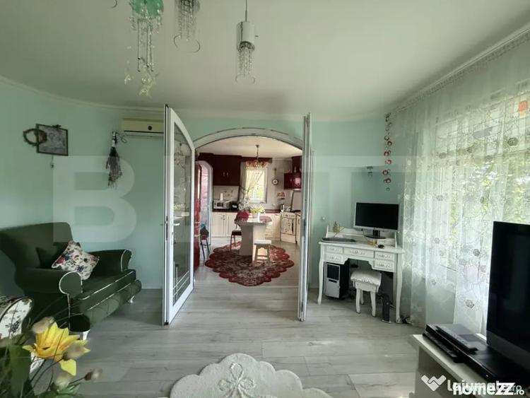 Casă cu 5 camere cu Teren 3837 Mp în Central