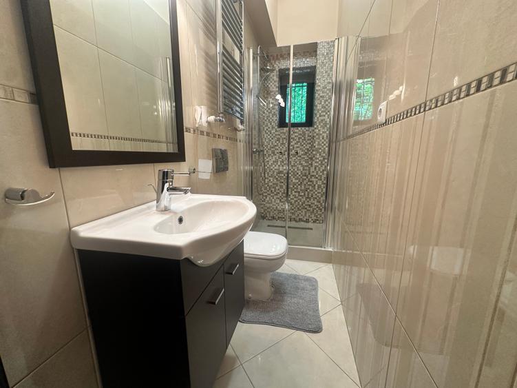 Apartament cu 4 camere semidecomandat în Primăverii