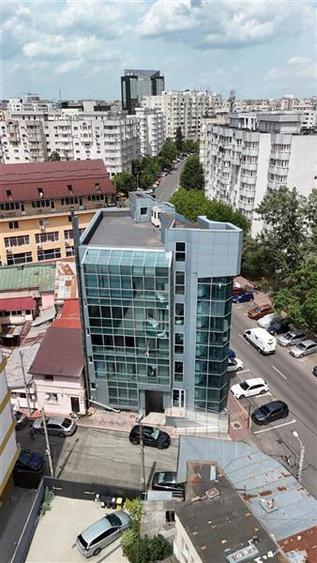 Birou, de 1,100 mp, în Vitan Mall
