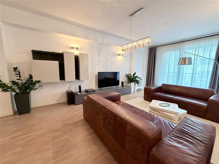 Apartament cu 3 camere decomandat, mobilat în Șoseaua Nordului