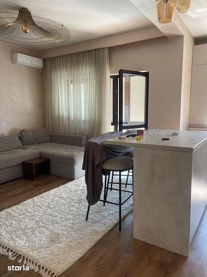 Apartament cu 3 camere, mobilat în Central