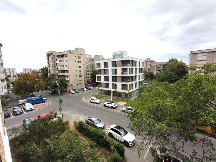 Apartament cu 3 camere decomandat în Ultracentral