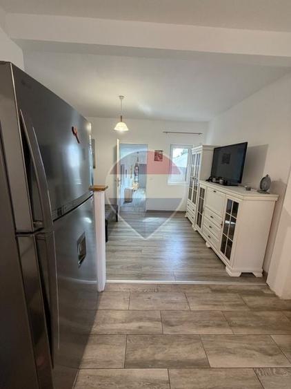 Casă individuală cu 5 camere cu Teren 5300 Mp în Găvănești