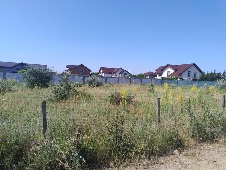 Teren de 500 mp, în Costi