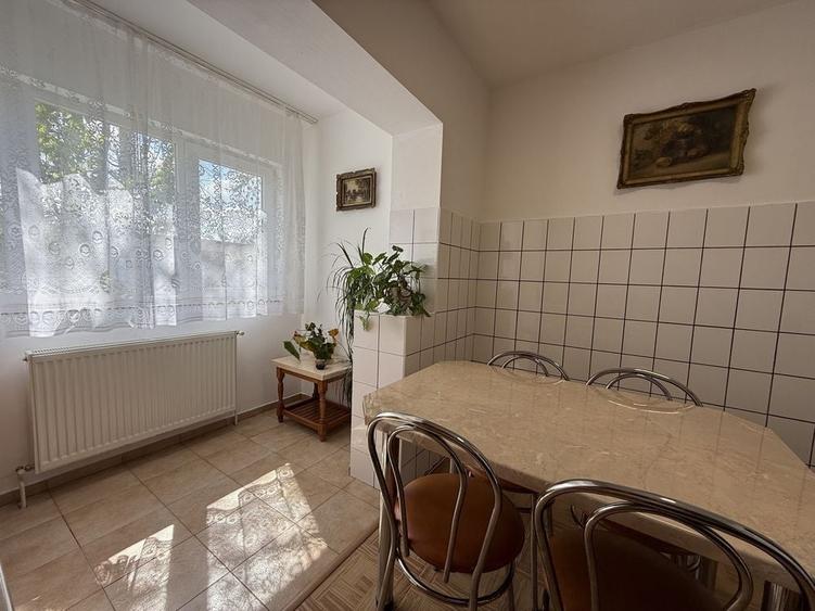 Apartament cu 3 camere decomandat în Aradului
