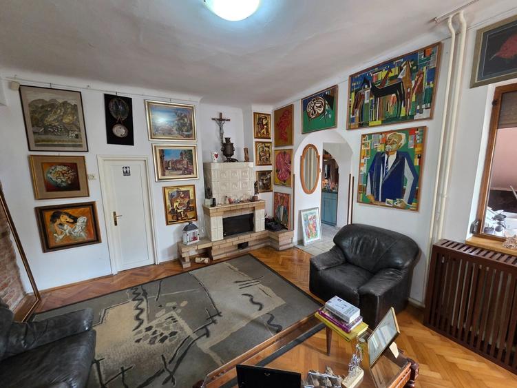Casă individuală cu 6 camere cu Teren 400 Mp în Andrei Mureșanu