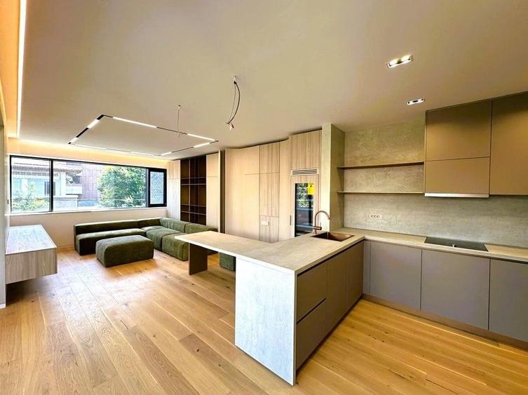 Apartament cu 4 camere în Aviatorilor