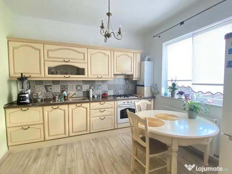Casă cu 4 camere cu Teren 300 Mp în Central
