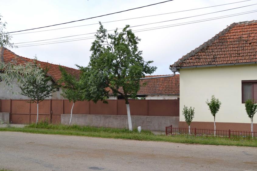 Casă cu 4 camere în Cărand