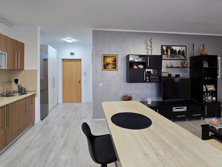 Apartament cu 2 camere semidecomandat, mobilat în Florești