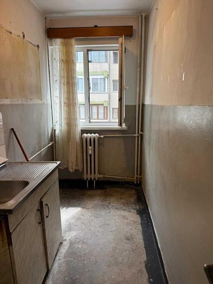 Apartament cu 3 camere semidecomandat în George Enescu