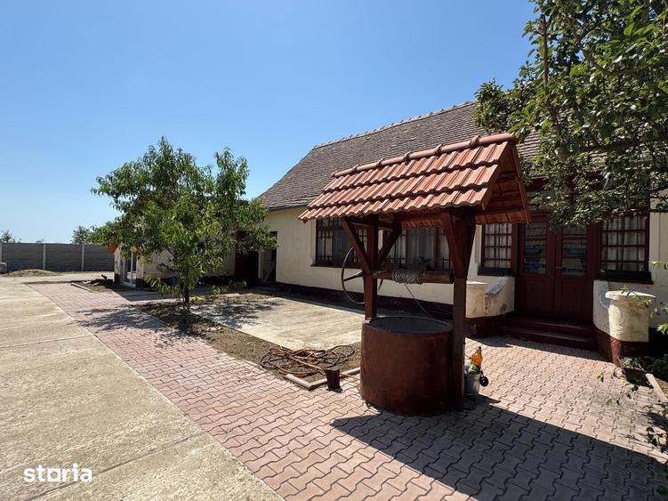Casă cu 6 camere cu Teren 2271 Mp în Livezile
