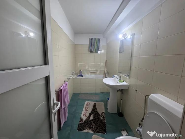Apartament cu 4 camere decomandat în Titan