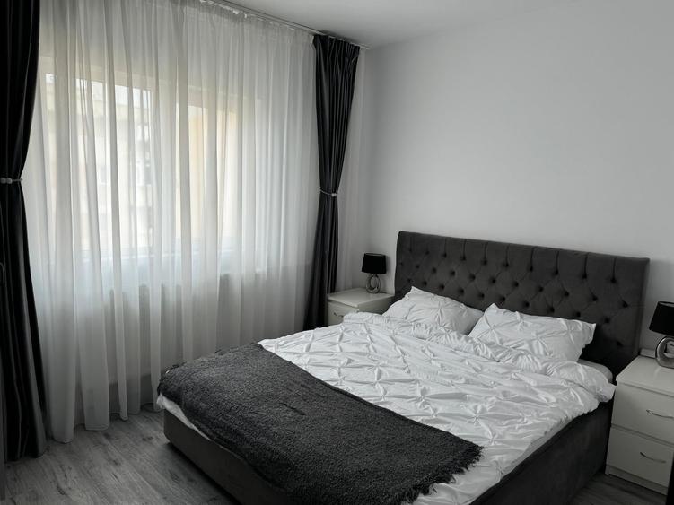 Apartament cu 3 camere decomandat în Tineretului