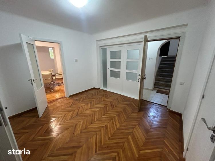Apartament cu 5 camere în Dămăroaia