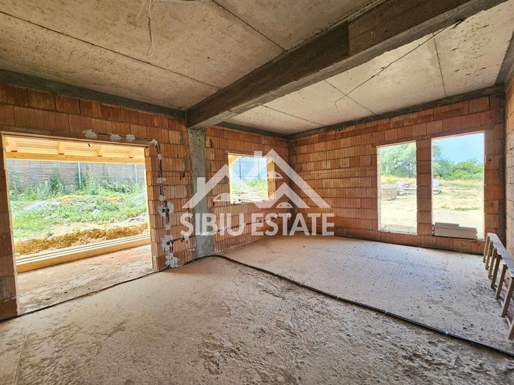 Duplex cu 4 camere cu Canalizare în Arhitecților - Calea Cisnădiei