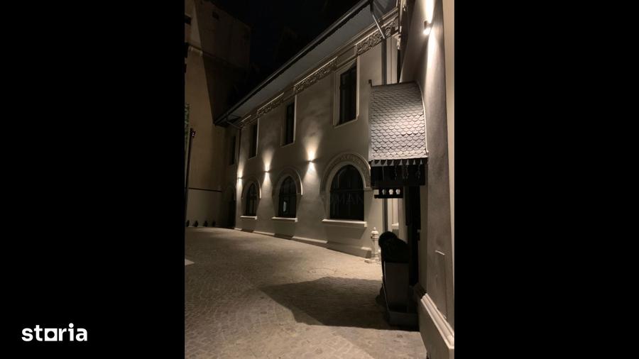 Casă cu 6 camere cu Teren 474 Mp în Romană