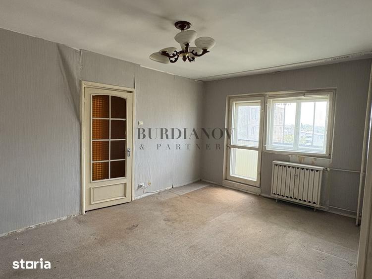 Apartament cu 4 camere semidecomandat în Militari