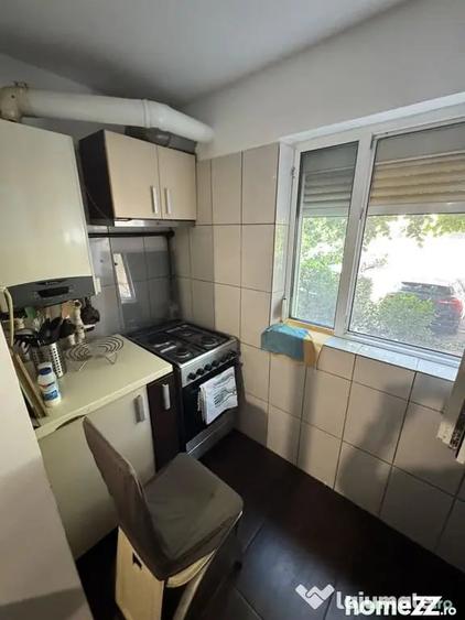 Apartament cu 3 camere decomandat în Far