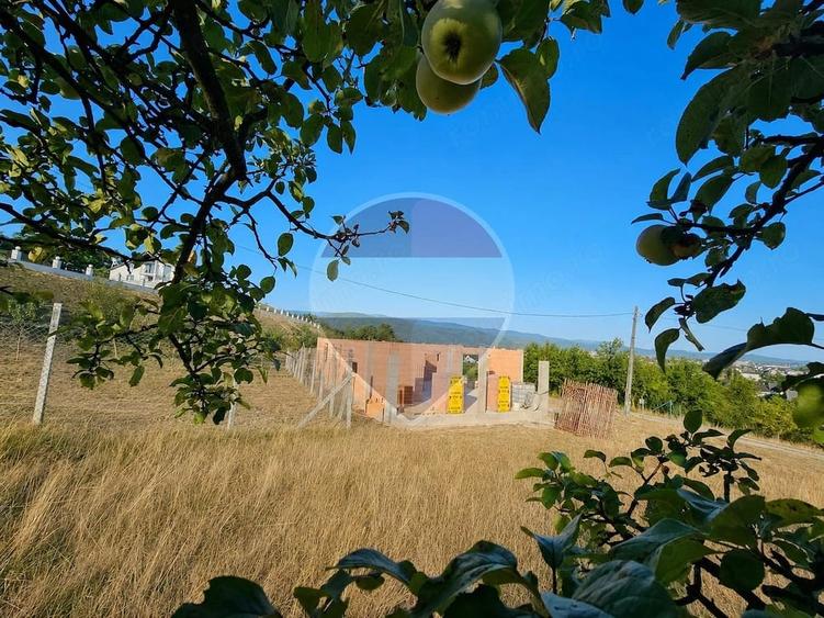 Casă cu 4 camere cu Teren 700 Mp în Central