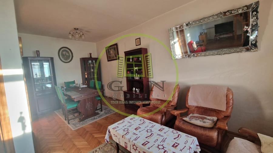 Casă individuală cu 5 camere cu Canalizare în Central