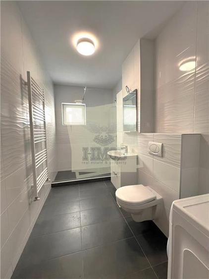 Apartament cu 3 camere semidecomandat, mobilat în Central