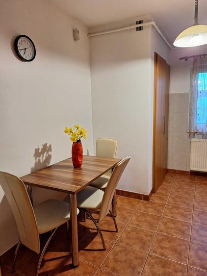 Apartament cu 4 camere decomandat în Ștrand